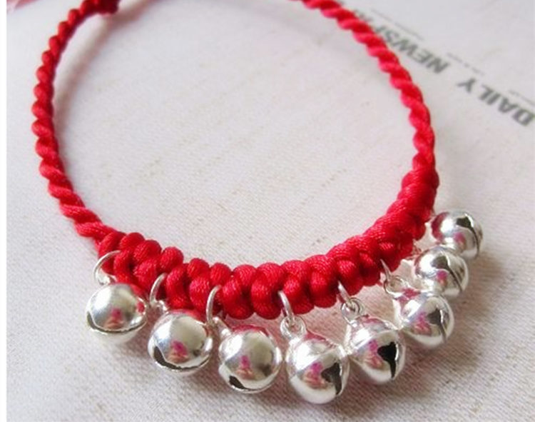 Dệt tay trang sức gió dân tộc ác linh chuyển retro vòng chân năm nay dây đỏ chuông bạc vòng chân bạc tây tạng