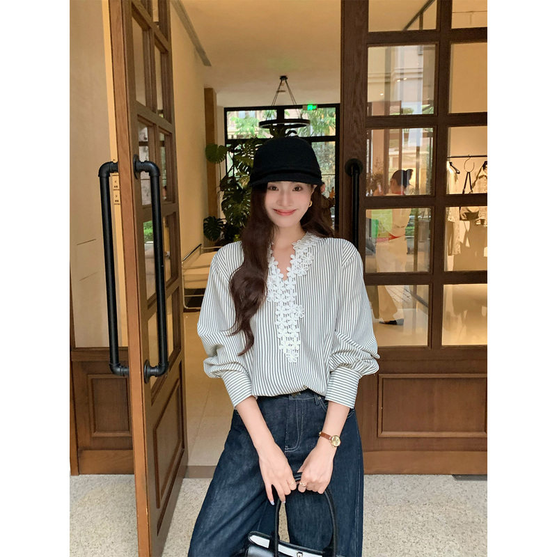 Wenran French Lace Floral Design V-Neck Tencel Linen Blend Shirt for Women Early Autumn New Style Shirt Wenran French Lace Floral Design V-Neck Tencel Linen Blend Shirt for Women Early Autumn New Style Shirt