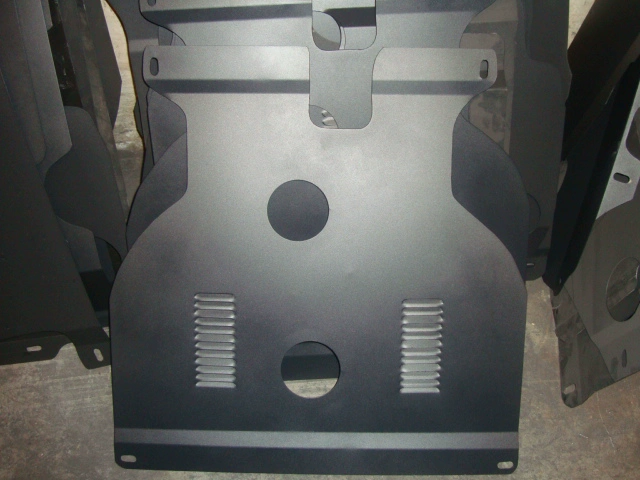 Bảng bảo vệ động cơ hợp kim titan Mitsubishi Cheetah Feiteng dưới tấm bảo vệ phụ kiện sửa đổi 3 bộ - Khung bảo vệ