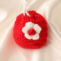 Мешочек для яиц с отделкой «Красный цветок» и бесплатными имитациями яиц.