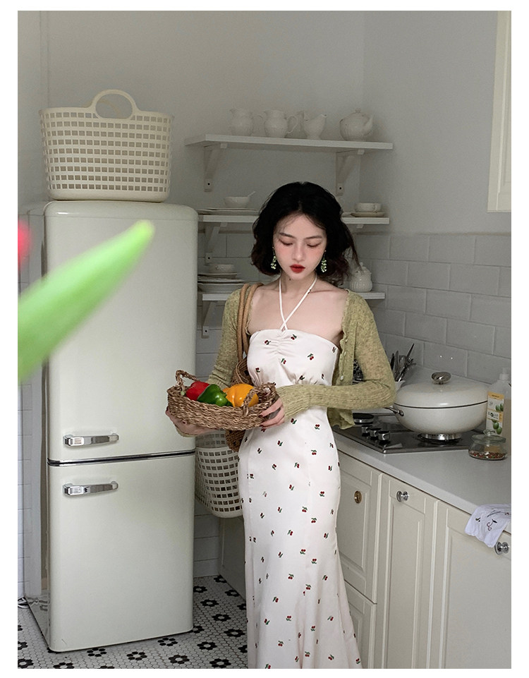 酒午自制法式仿醋酸垂感印花挂脖抹胸裙高腰显瘦碎花吊带连衣裙女详情15