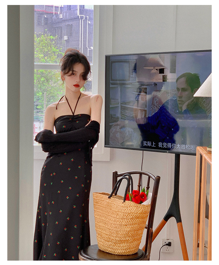 酒午自制法式仿醋酸垂感印花挂脖抹胸裙高腰显瘦碎花吊带连衣裙女详情13