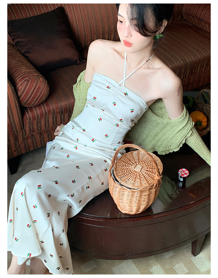 酒午自制法式仿醋酸垂感印花挂脖抹胸裙高腰显瘦碎花吊带连衣裙女详情14