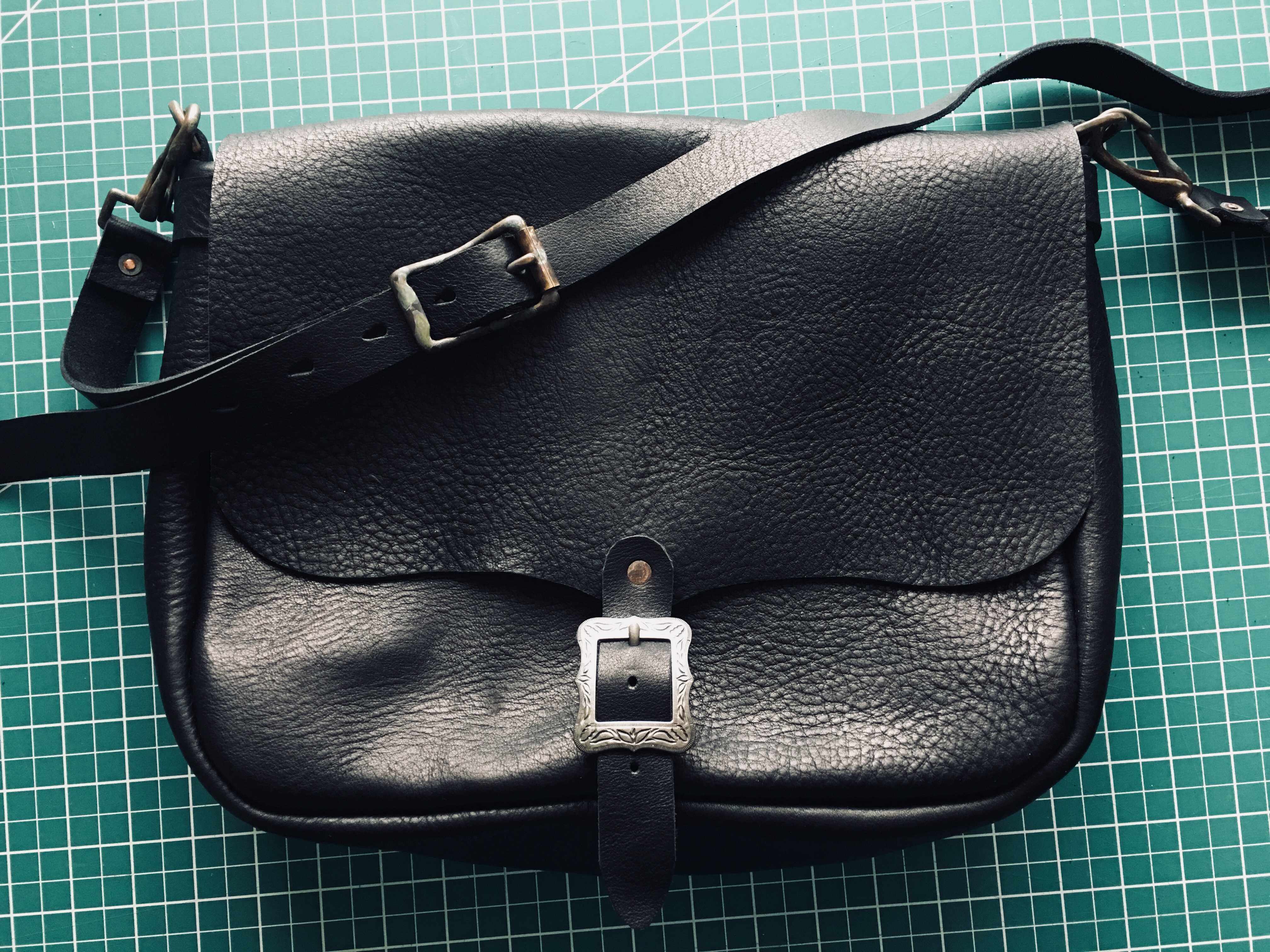 Pure hand-stitched Italy Tuscany imported oil wax leather messenger bag backpack locomotive retro rrl