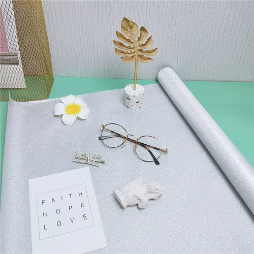 Стенд, длинные солнцезащитные очки