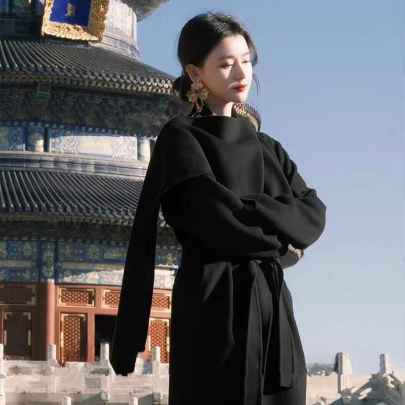 Black Woolen Coat for Women, Winter 2026 New Style, Loose and Thickened, Mid-Length, Petite Cape, Hepburn Style Overcoat Black Woolen Coat for Women, Winter 2026 New Style, Loose and Thickened, Mid-Length, Petite Cape, Hepburn Style Overcoat
