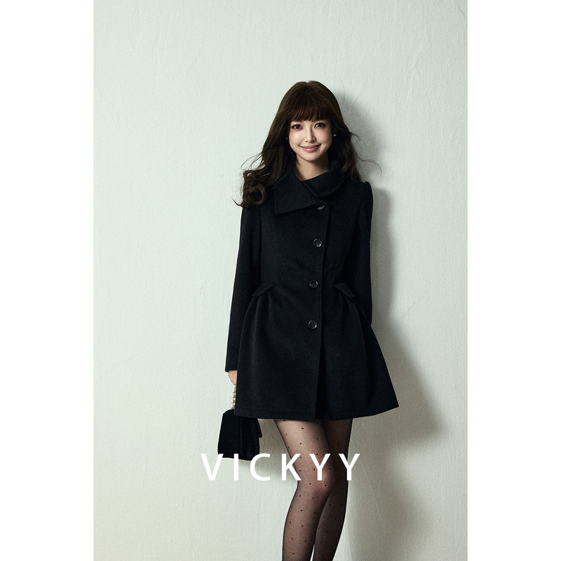 Vickyy|Vintage-Style Lapel, Cinched Waist, Elegant Wool Coat for Women, Winter Black Thickened Mid-Length Woolen Overcoat Vickyy|Vintage-Style Lapel, Cinched Waist, Elegant Wool Coat for Women, Winter Black Thickened Mid-Length Woolen Overcoat