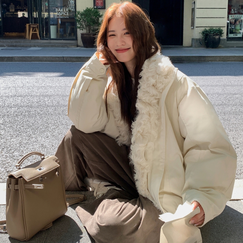 90% down Winter New Style Lamb Wool Collar down Jacket for Women, Loose Fit, Stylish Parka Fur Coat 90% down Winter New Style Lamb Wool Collar down Jacket for Women, Loose Fit, Stylish Parka Fur Coat
