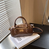 Нет кулон -коричневого цвета