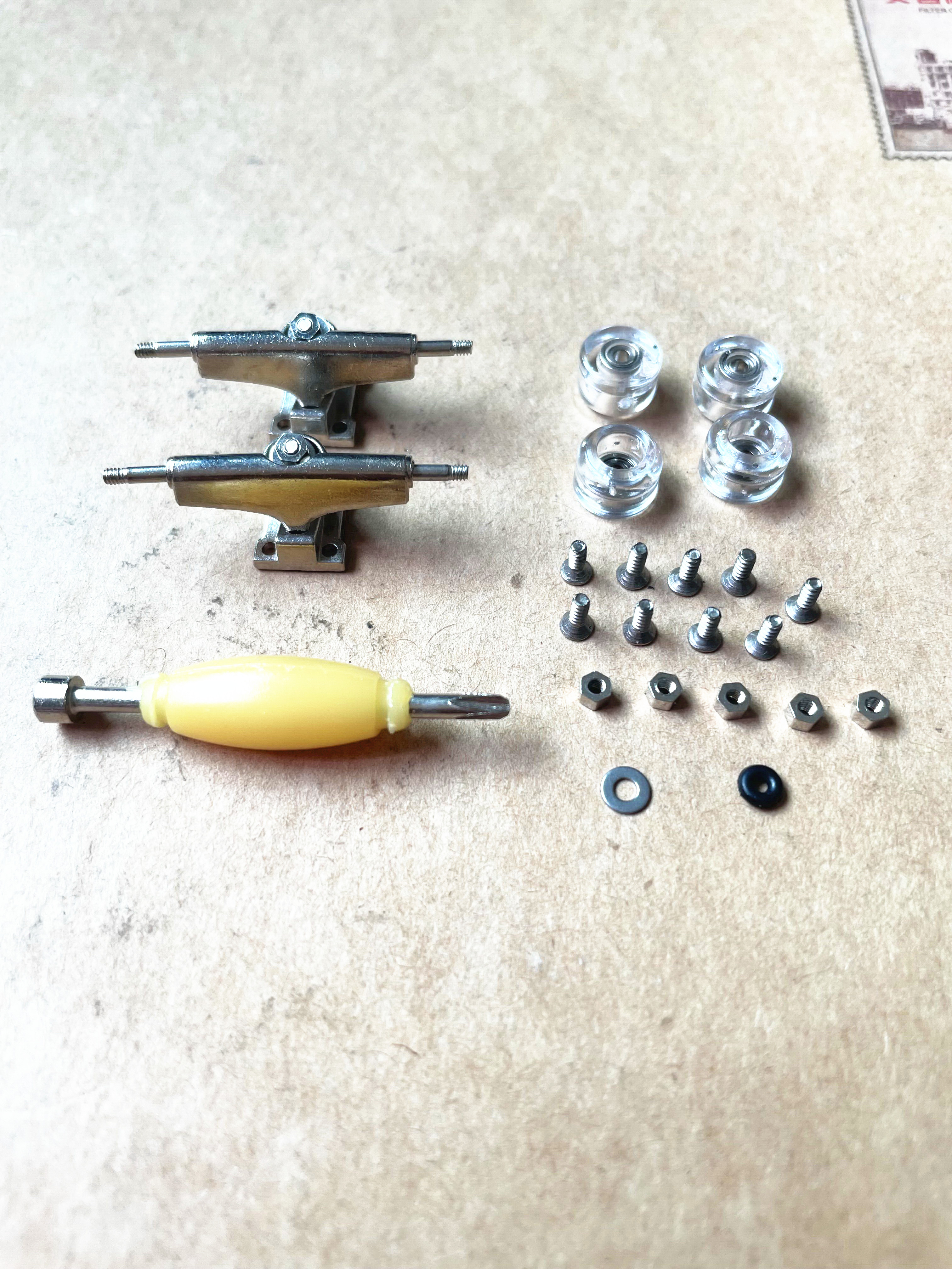 Transparent wheel wheel fingerboard skateboard accessories Balber beam double corner vibrant board wheel bracket