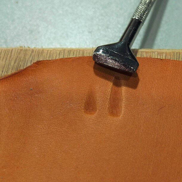 Leather carving tool printing tool casting type self-produced printing tool thumb pattern vertical stripe P368 large size