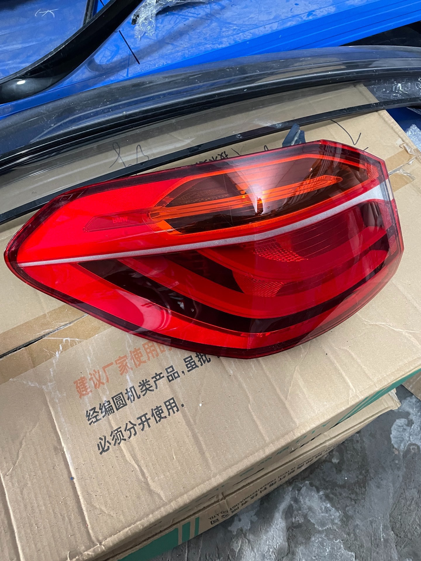 宝马2系旅行车F45：后尾灯的光影艺术
