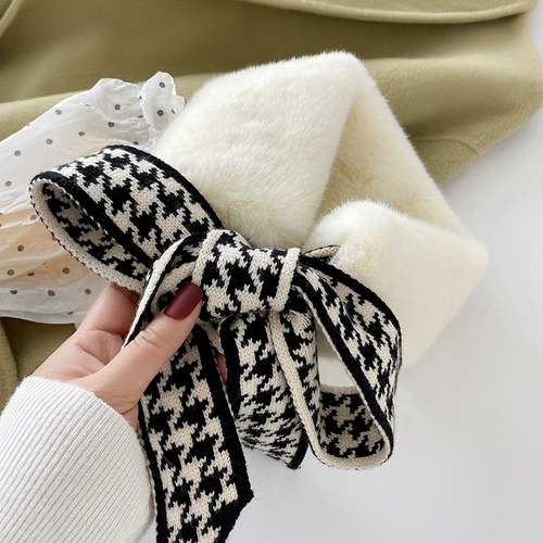 Милый утепленный удерживающий тепло демисезонный шарф