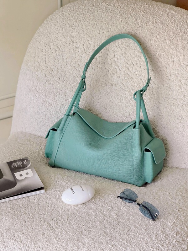 Small Multi-Pocket Pillow Bag for Women, High-End Versatile Underarm Bag, 2026 New Large-Capacity Shoulder Tote Bag Small Multi-Pocket Pillow Bag for Women, High-End Versatile Underarm Bag, 2026 New Large-Capacity Shoulder Tote Bag