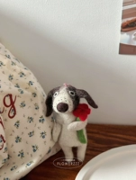 Дайте вам маленькую красную цветочную собаку (около 13 см в высоту) собака