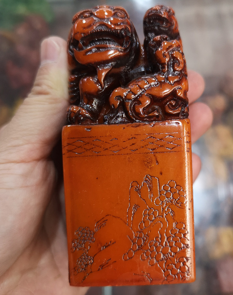 Calligraphy calligraphy and painting seal carving seal imitation Shoushan stone field yellow stone collection lettering mother and son lion seal