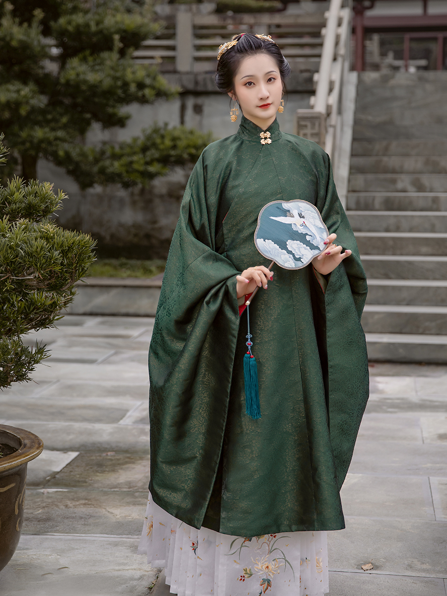 Taoding Hanfu Twigs with tangled grapevine grapes Four-in-Cloud Imitation Gold Thong Floral Polo Collar Longshirt With Bright Blue Collar Robe