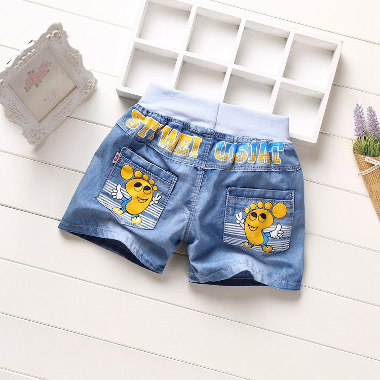 Giản dị cô gái hoang dã mặc phần mỏng rửa lỗ trẻ em quần short denim trong quần short trẻ em lớn trai mùa hè