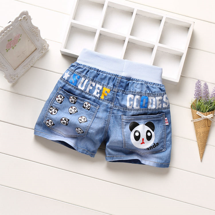 Giản dị cô gái hoang dã mặc phần mỏng rửa lỗ trẻ em quần short denim trong quần short trẻ em lớn trai mùa hè