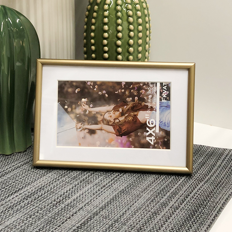 Simple Modern Metal Copper Frame Photo Frame, Tabletop or Wall-Mountable, with Photo Printing, Creative Decorative Frame