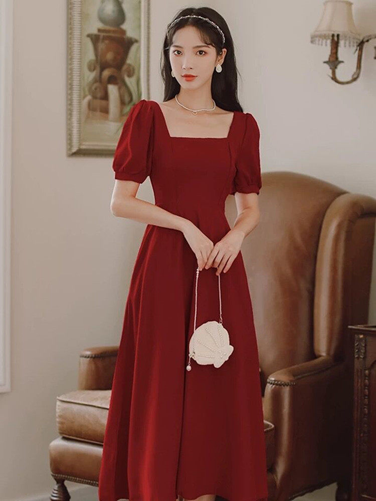 Red square collar dress women's summer 2022 new French retro waist slimming temperament Hepburn style long skirt