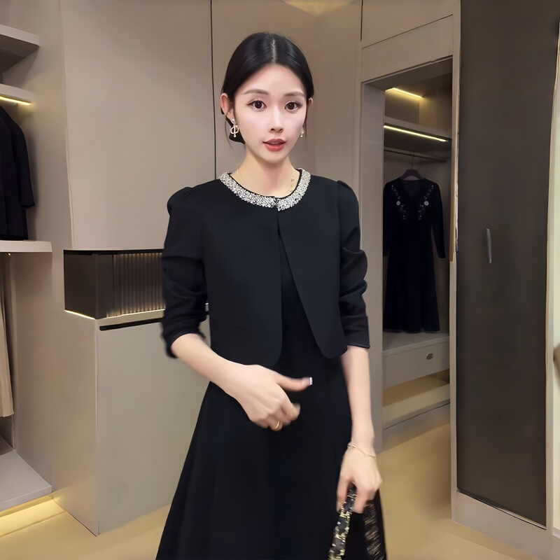Plus-Size Women's Clothing, New Autumn Style, Light Luxury and Elegant Style, Fake Two-Piece, Fat mm (Short for Plus-Size Women) Covers the Flesh and Looks Slimmer, Black Mid-Length Dress Plus-Size Women's Clothing, New Autumn Style, Light Luxury and Elegant Style, Fake Two-Piece, Fat mm (Short for Plus-Size Women) Covers the Flesh and Looks Slimmer, Black Mid-Length Dress