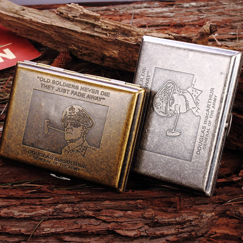 ADOUS cigarette case 16 sticks of ultra-thin personalized cigarette case smoking set General MacArthur bronze and silver cigarette clip