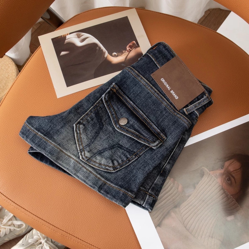 American Retro Washed Denim Shorts for Women, New Summer Style, Slim Fit, Hip-Hugging Hot Pants, Versatile Embroidered Shorts American Retro Washed Denim Shorts for Women, New Summer Style, Slim Fit, Hip-Hugging Hot Pants, Versatile Embroidered Shorts