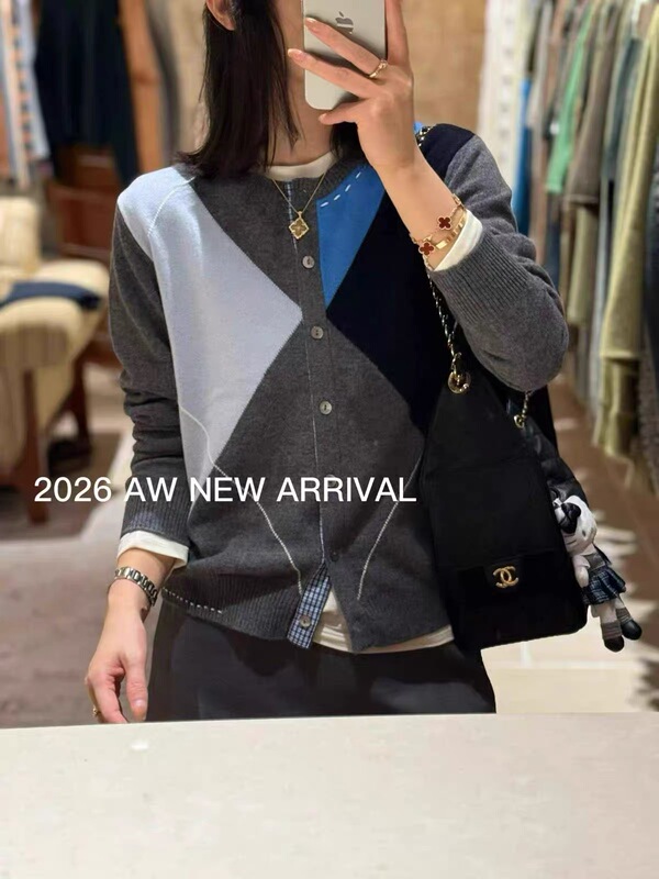 2026 Early Autumn Retro Geometric Color-Blocked Knitted Cardigan for Women with Contrasting Diamond Pattern Single-Breasted Round Neck Wool Coat Top 2026 Early Autumn Retro Geometric Color-Blocked Knitted Cardigan for Women with Contrasting Diamond Pattern Single-Breasted Round Neck Wool Coat Top