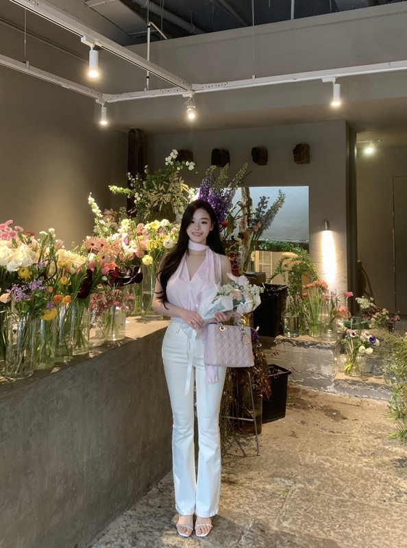 Linniceness White Flared Pants for Women with a Flattering Hip and Waist Shape, White Pants