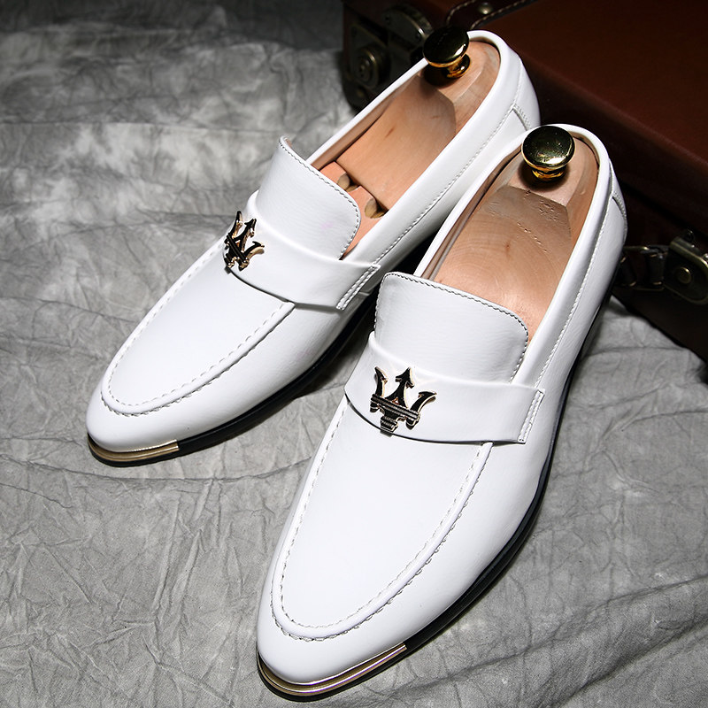 British pointed hair stylist leather shoes men's Korean casual shoes 2020 new trend small white shoes bright men's shoes