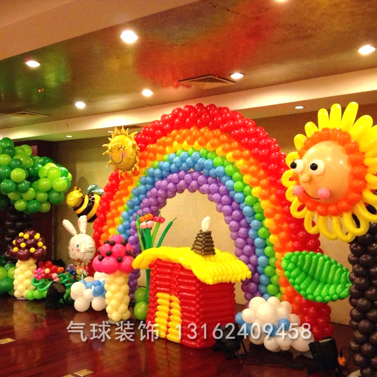 Shanghai clown performance Comic Children's Day Party Event planning Magic gift balloon decoration decoration