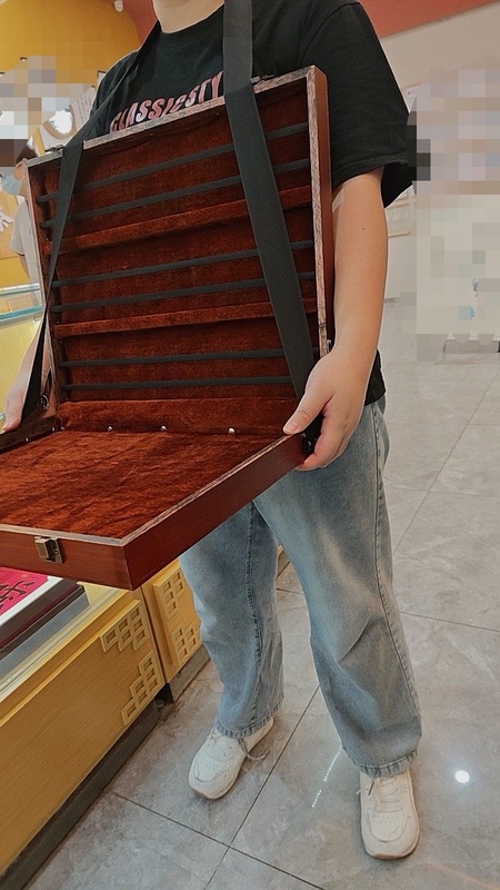 Hot Pot Wooden Retro Style Cigarette Box Tool Bar Cigarette Box Night Market Hanging Box Neck Cigarette Box Event Props