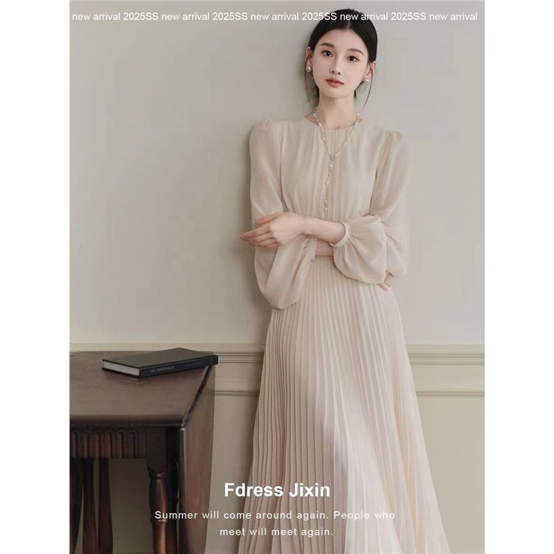 "Piano Music" French-Style Retro Elegant Long-Sleeve Dress with a Slim Waist and Slimming Effect, Lantern Sleeves, and Pleated Long Skirt
