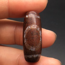 Natural Tibet Xiangxiong Jiuying shale sky-falling stone full of cinnabar heaven and earth old dzi pendant pendant necklace collection