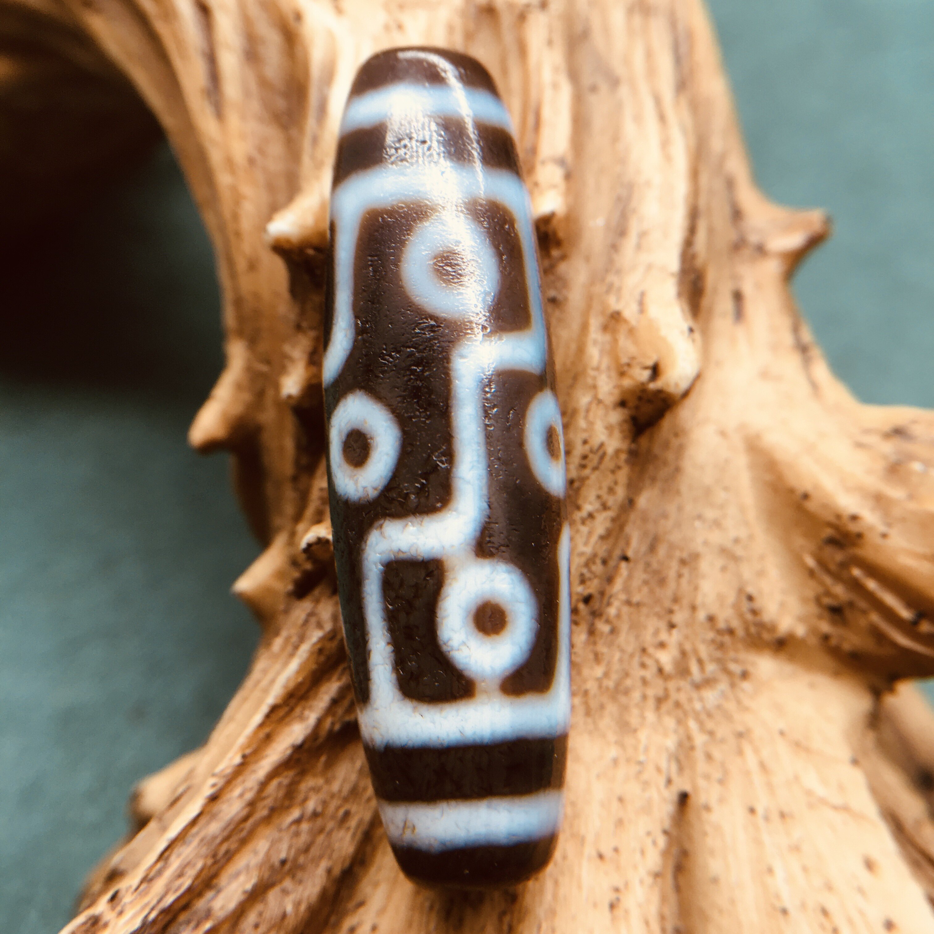 Celebrity model Li Lianjie with the same high oil Taiwan Tianzhu black and white beads old bag pulp with weathered pattern collarbone necklace all-match