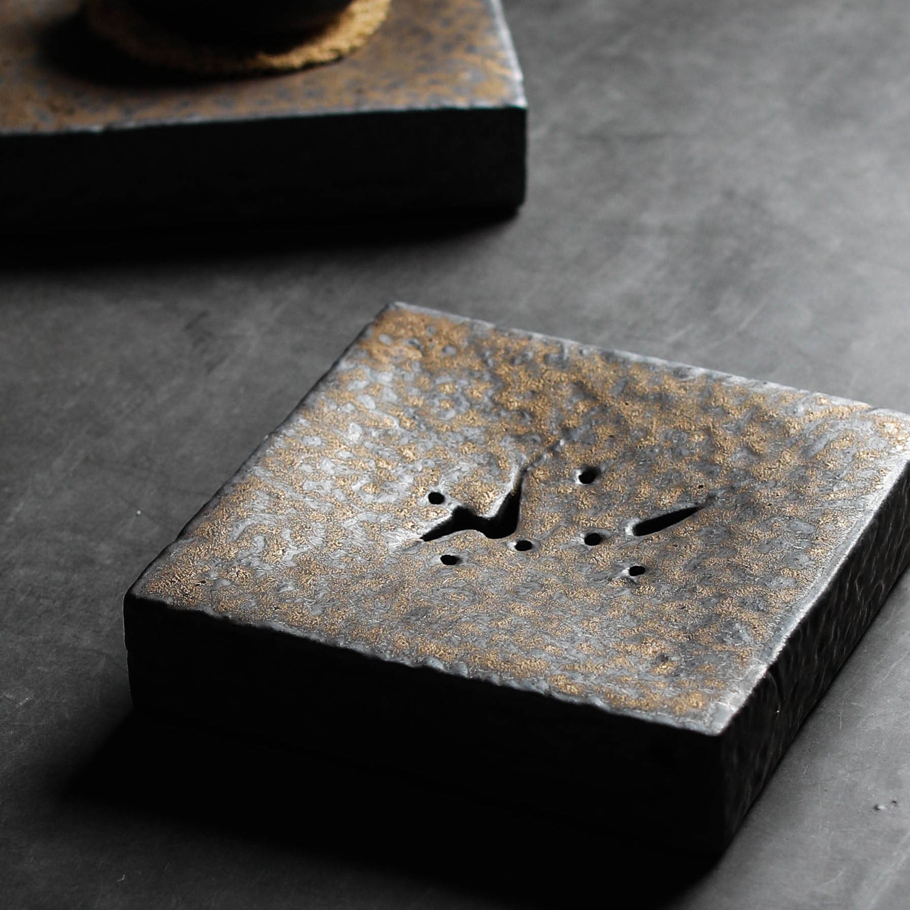 Single clear gilt handmade pot bearing ceramic dry tea table tea mat kung fu tea set trumpet savings water saucer