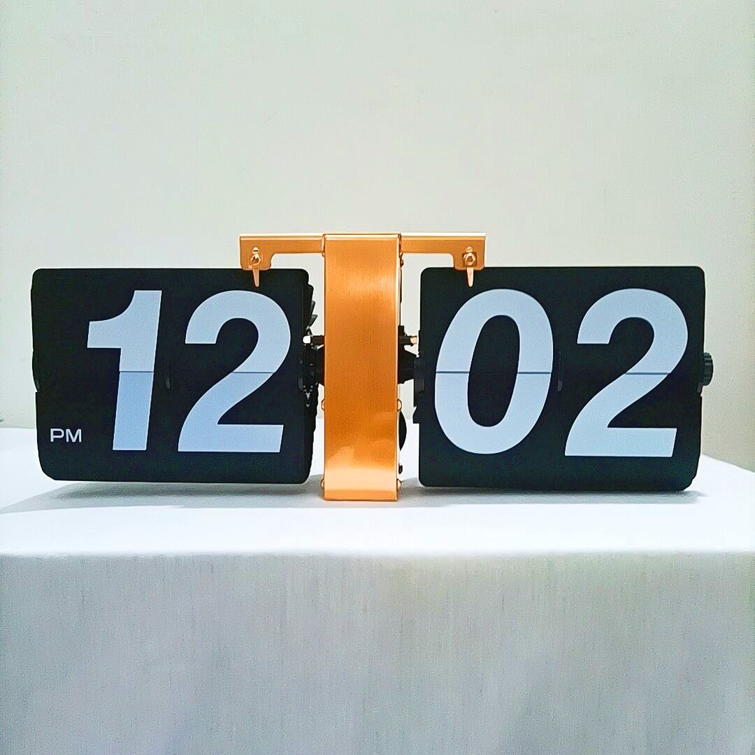 Creative home European retro automatic page turning clock Single hanging pendulum clock Simple fashion wall clock Large living room clock