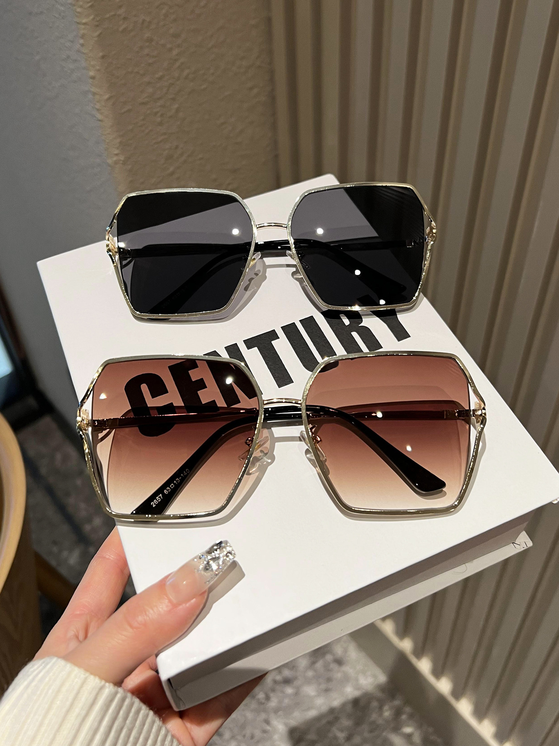 Korean Style Metal Large Frame Hollow Letter Sunglasses for Women, Sun Protection, Face Slimming, Driving, Uv Protection