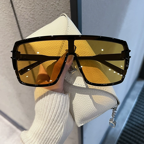 Трендовые солнцезащитные очки подходит для мужчин и женщин для влюбленных, популярно в интернете, изысканный стиль, по фигуре