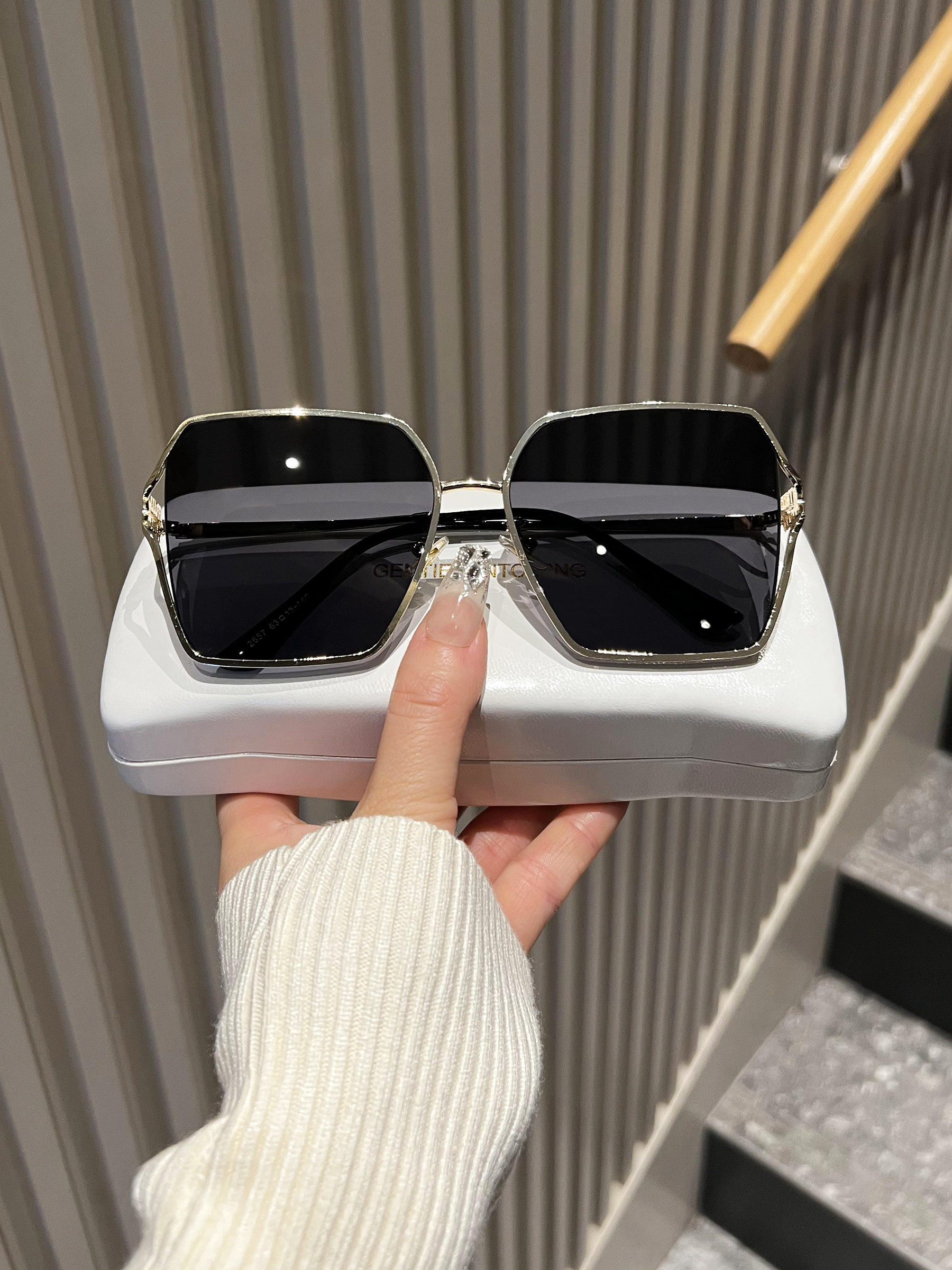 Korean Style Metal Large Frame Hollow Letter Sunglasses for Women, Sun Protection, Face Slimming, Driving, Uv Protection