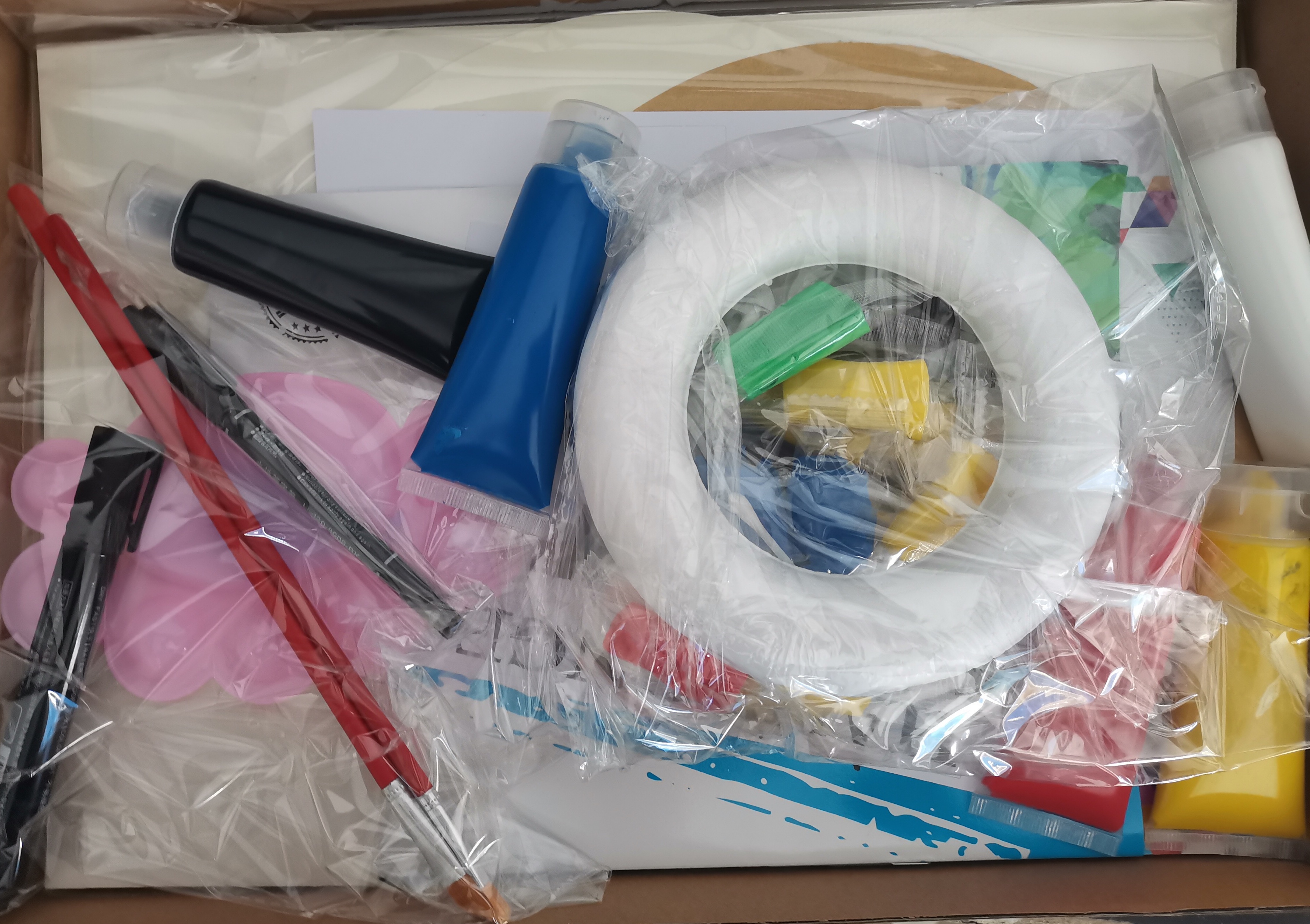 Directly for kindergarten super small Van Gogh little Leonardo da Vinci art materials box group purchase more preferential gift teaching video courseware