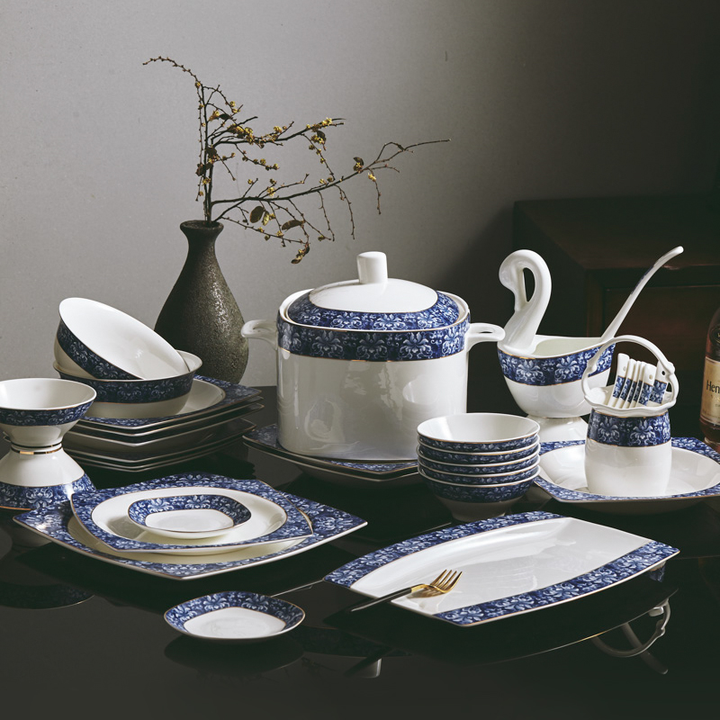 New classical Chinese jingdezhen blue and white dishes dishes suit suits for ipads porcelain tableware housewarming gift