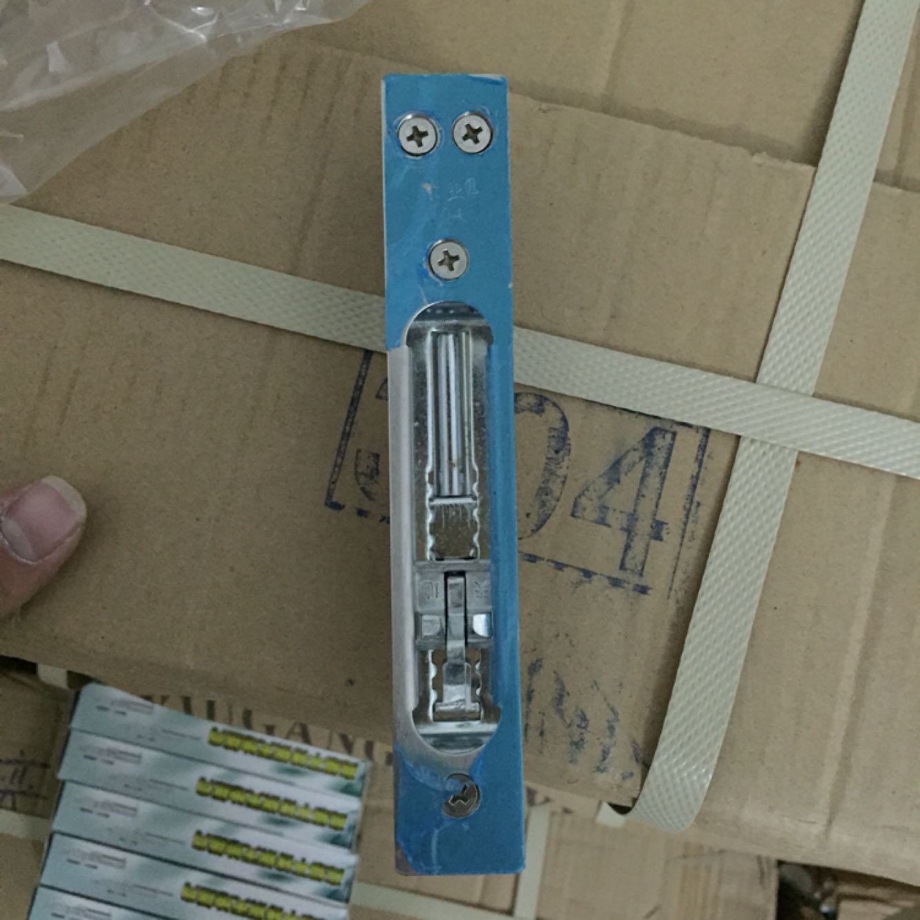 304201 stainless steel door tether bolt with tooth door 6 inch 8 inch heaven and heaven Bolt Gate Bolt Zhongye Card