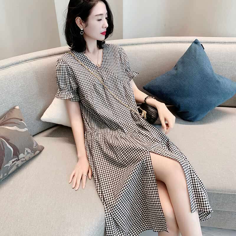 Slightly fat girls wear large-size women's clothing in summer