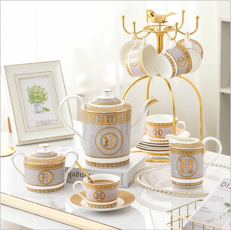 European-Style Ceramic Coffee Cup and Saucer Set, Creative Retro Luxury Household Afternoon Tea Cup Set, Bone China Coffee Set