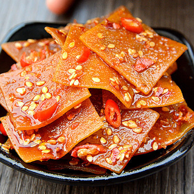 Hunan specialty spicy dried tofu spicy slices New Year snacks Pingjiang fragrant dried bean curd snacks spicy strips 500g