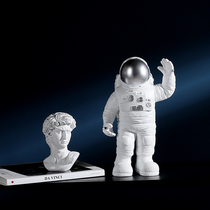 Modern simple creative astronaut ornaments home living room TV cabinet wine cabinet office desktop astronaut ornaments