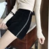 Mùa thu đông 2018 phiên bản mới của Hàn Quốc với quần nhung rộng màu đen retro giản dị nữ retro bên hông dây kéo rộng quần short thun nữ Quần short