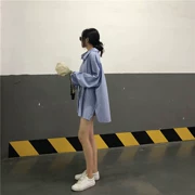 Mùa thu mới ve áo đơn miệng lớn túi rộng giản dị sọc xanh áo sơ mi thời trang sinh viên áo khoác dài tay